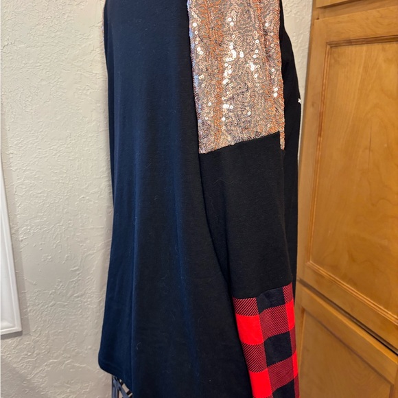 Christmas Graphic Top Large. Black Sequins Sleeve Plaid Hoiday Shirt - Picture 7 of 8